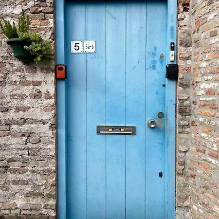 Monumental Independent Studio, Centre *