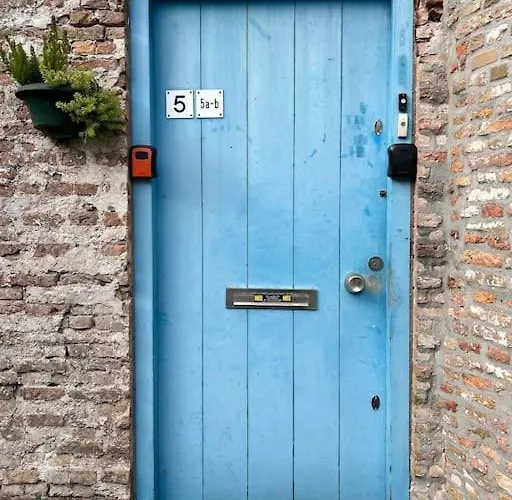 Monumental Independent Studio, Centre *