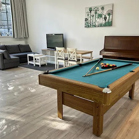 Monumental Independent Studio, Centre Apartment